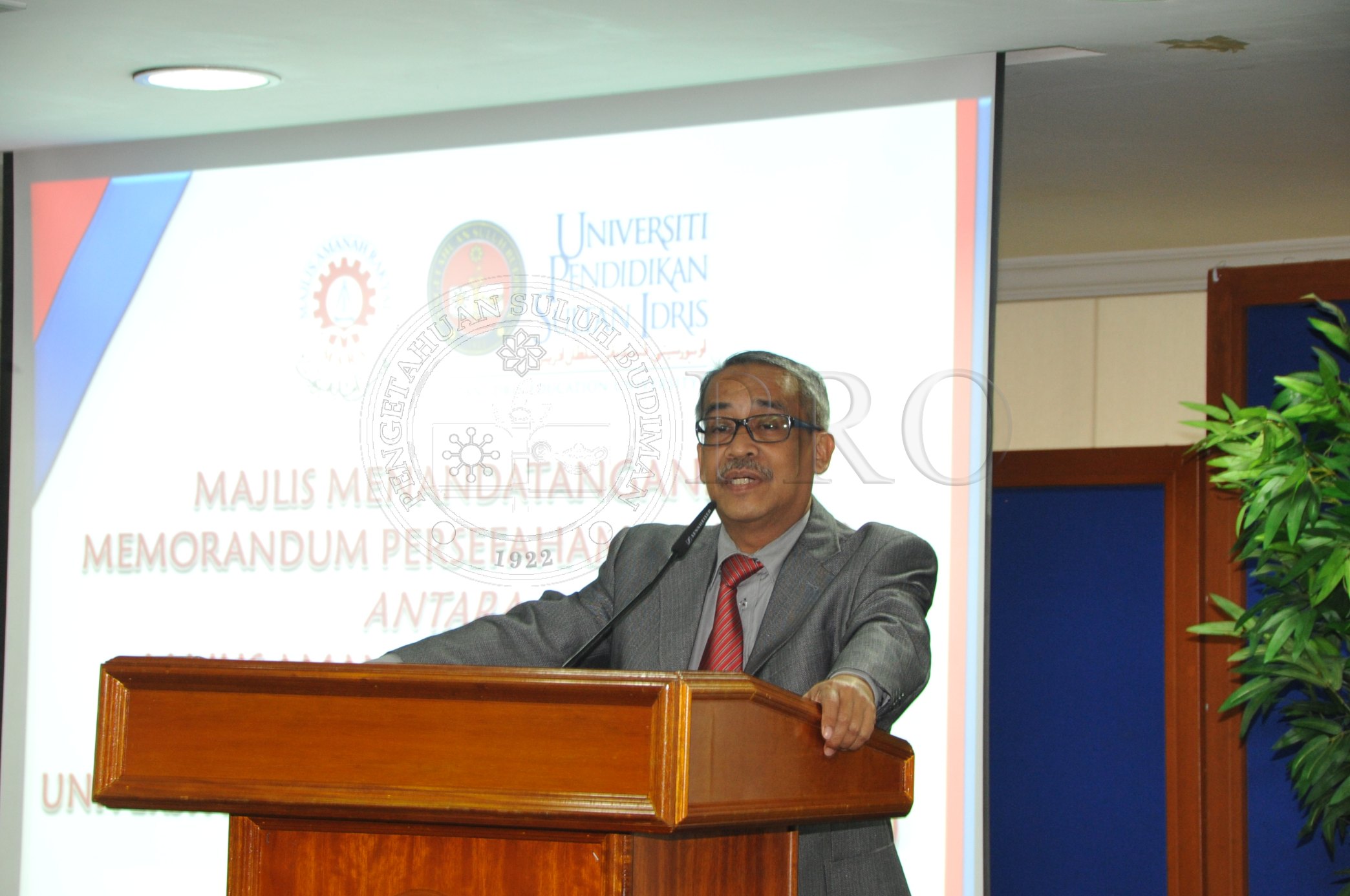 PRO 14 37 MARA PRO 4692